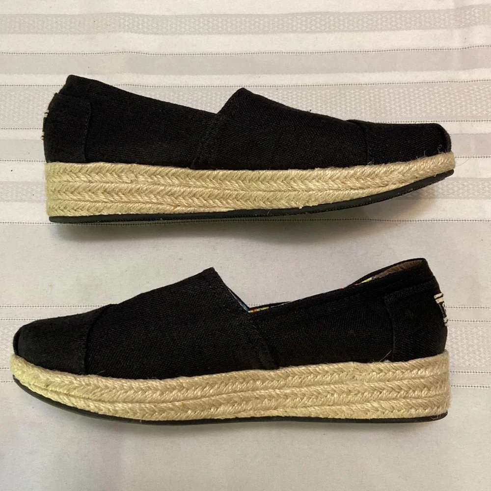 Bobs Skechers with Memory Foam & Arch Pillow Womens Slip On Loafer- size 8.5